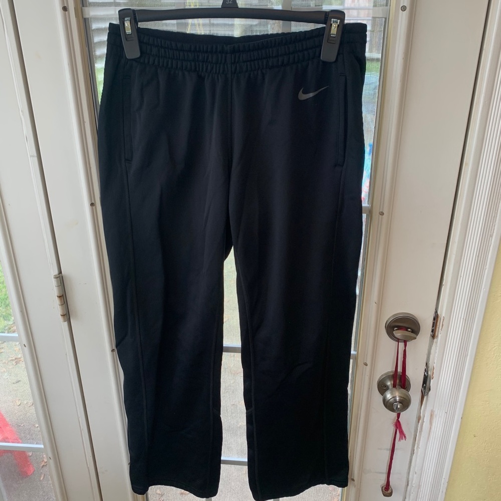 Men’s Medium Nike Therma Sweats